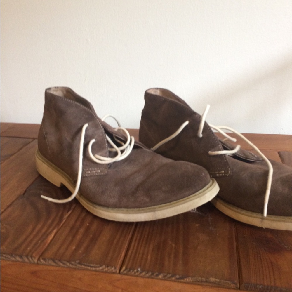 men’s desert boots 10.5 wide. Barely worn